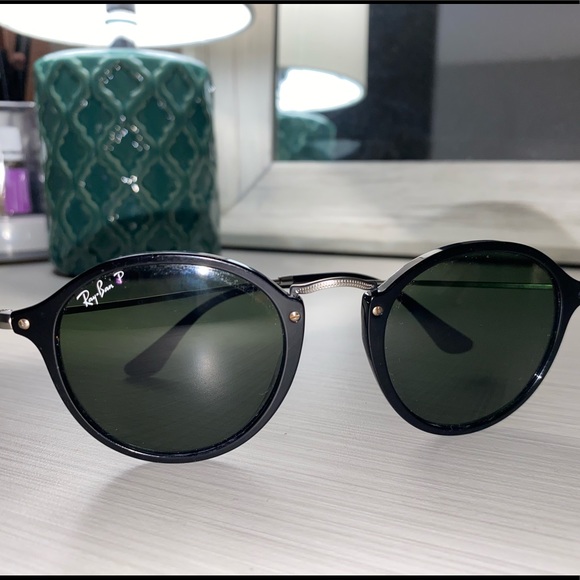 black polarized ray-bans main image 2